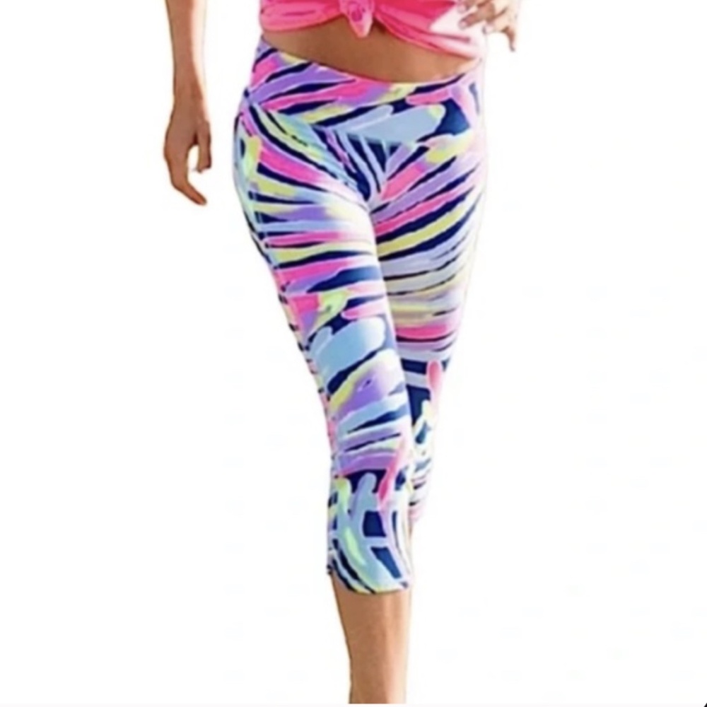 LILLY PULITZER Indigo Sea Dreamin Luxletic Weekender UPF 50+ Crop Leggings XS - Picture 1 of 3